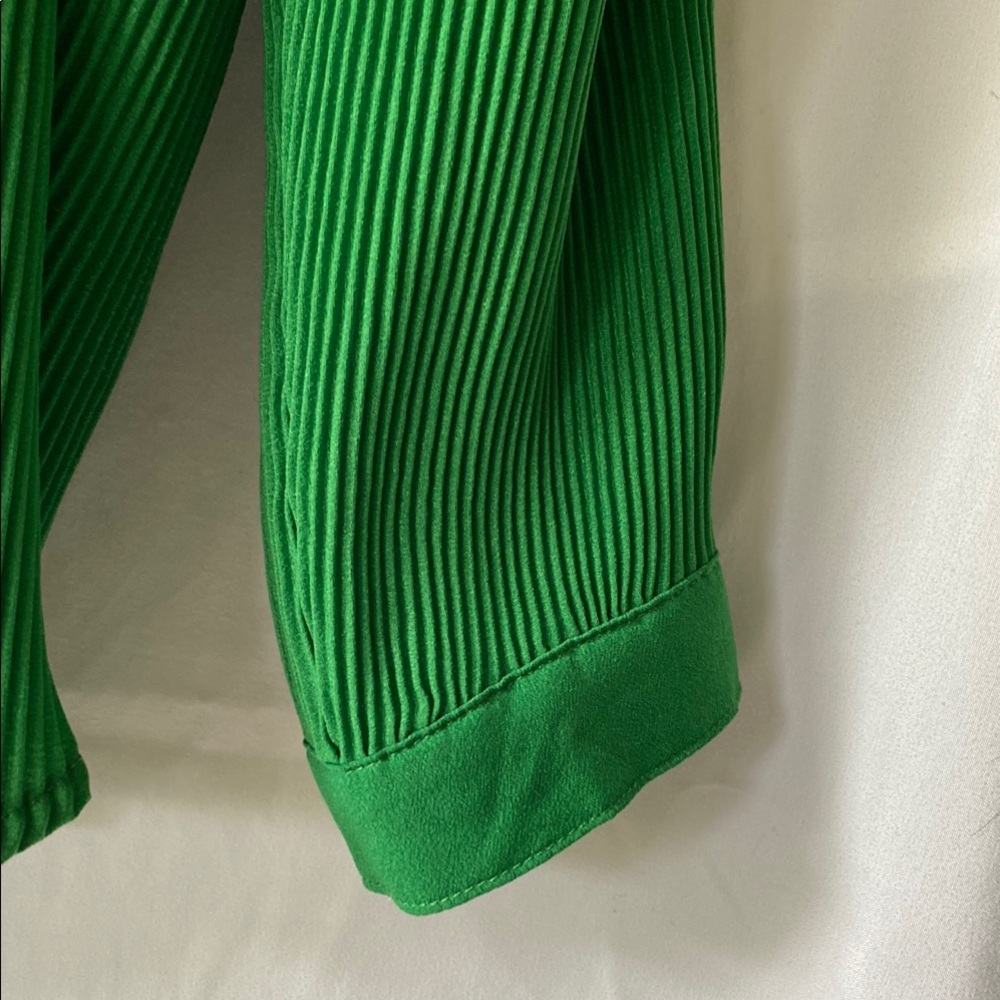 PrettyLittleThing Emerald Button-Down Shirt - Picture 4 of 11